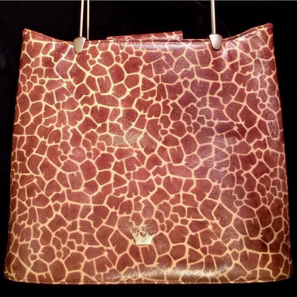 Elaine Turner Giraffe Print Bucket Tote - Picture 2 of 8